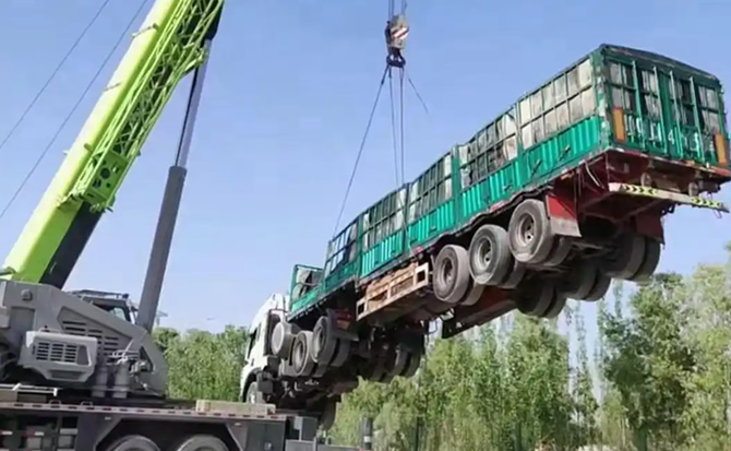 石门道路脱困救援案例